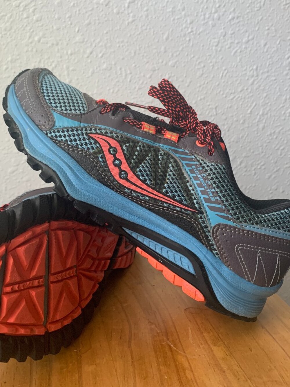 Saucony Excursion TR9 Women Size 7.5 Trail Running Shoes Gray Blue Coral S15249-
